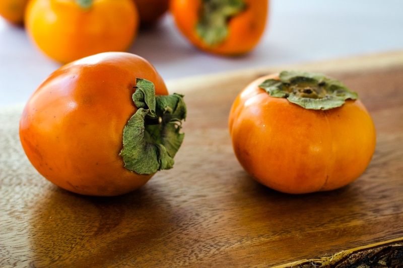 comparison of hachiya and fuyu persimmons