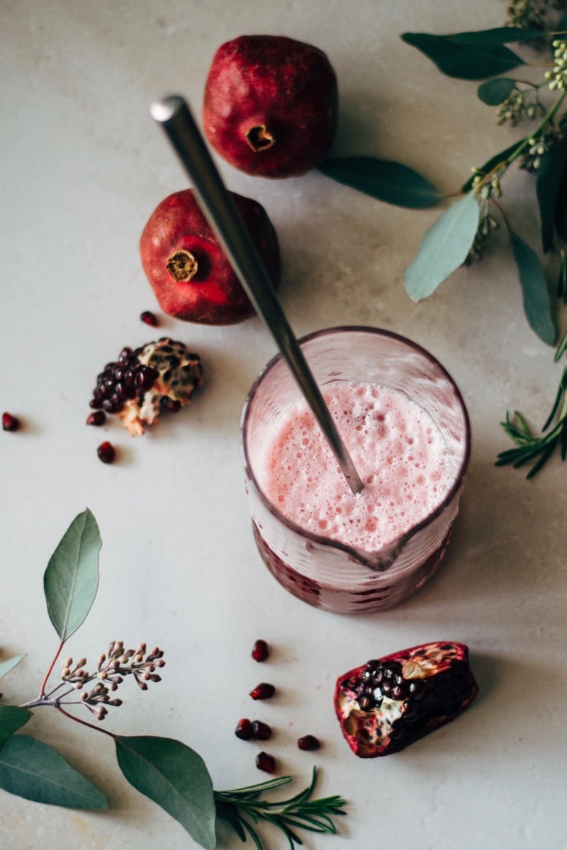 making fresh pomegranate juice